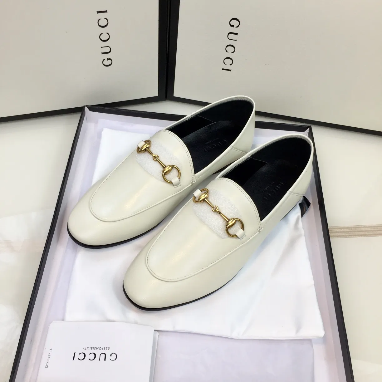 👟👟Ex-factory price 440👟👟～～GUCCI～Gucci Gucci classic century model, classic strawberry 3D printing, never fade, original purchase, purchasing agent level, welcome to compare, do not return the original version, G family classic flat shoes, mules, slippers and half slippers. Stamped logo Fabric: Original calfskin, lining feet/cowhide lining Outsole: Imported genuine leather outsole Size: 34-41 "34/41 custom-made, non-refundable, please come first to order. Verbal customization is not accepted" This panel can be customized Men's size: 39-45 "Custom-made, non-refundable" Packaging: Comes with a full set of top-quality packaging